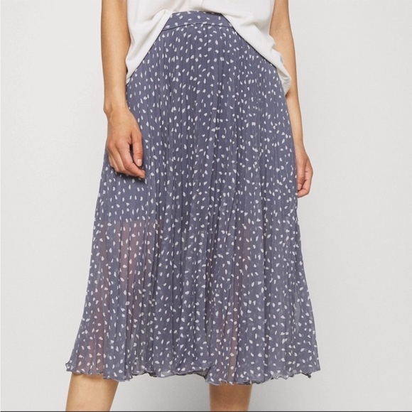 Abercrombie pleated midi skirt - high waisted - size S NWT - Picture 2 of 2